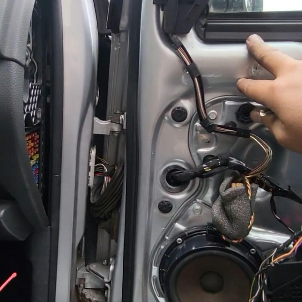 Fixing Common Central Locking Failures 2007 VW Polo Diagnostics